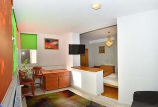 Гостевой дом Vila A&B Бухарест Семейный люкс с балконом-2