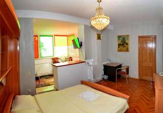 Гостевой дом Vila A&B Бухарест Семейный люкс с балконом-5