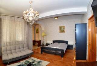 Гостевой дом Vila A&B Бухарест Семейный люкс с балконом-7